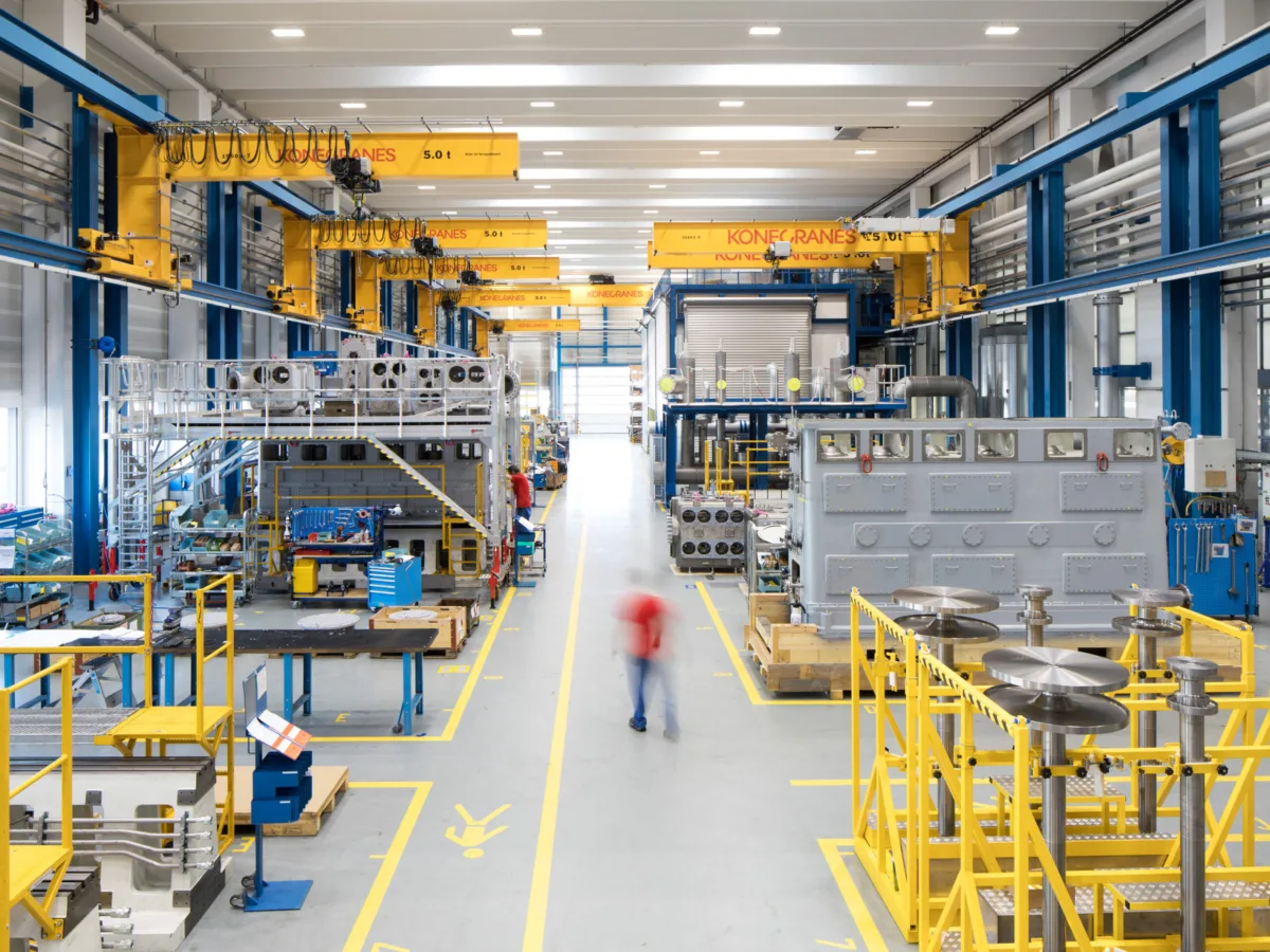 Production hall with overhead cranes and compressor assembly lines, Burckhardt Compression, Winterthur, industrial photography by Scanderbeg Sauer