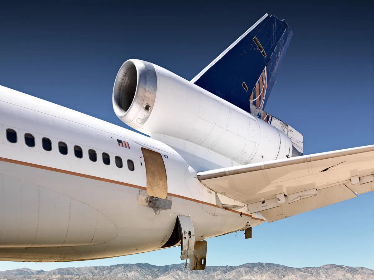 Overview of decommissioned aircraft in the Mojave Desert, fine art photography by Scanderbeg Sauer – DECOMMISSIONED LAX-ZRH