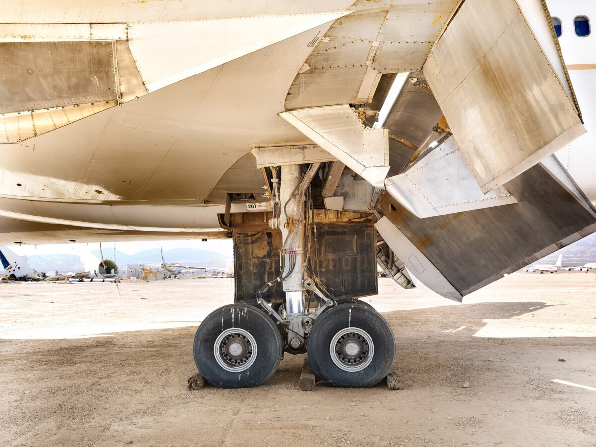 Decommissioned aircraft, Mojave Desert, fine art photography Scanderbeg Sauer – DECOMMISSIONED DUS-MAD