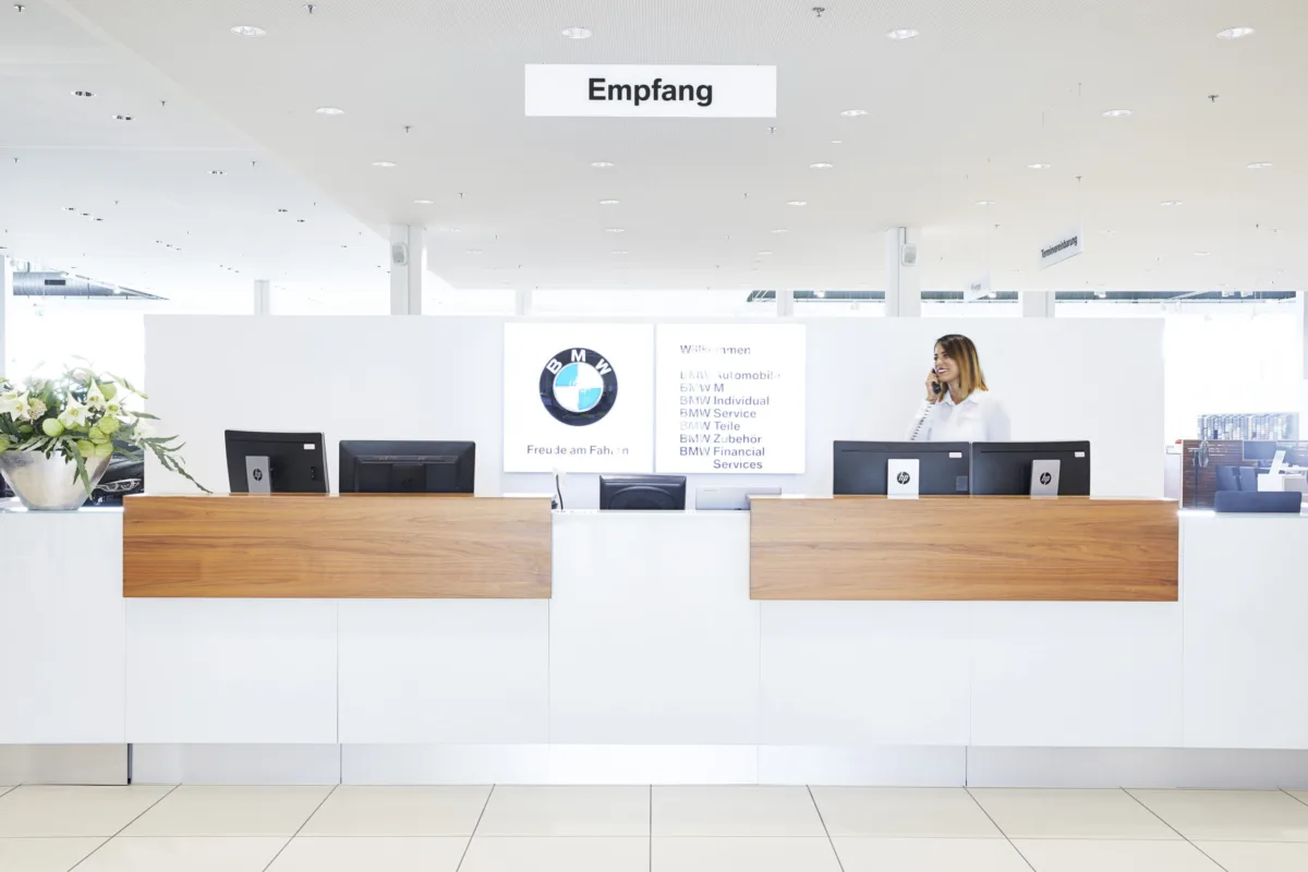 Empfangsbereich bei BMW Schweiz, Automobilfotografie von Scanderbeg Sauer