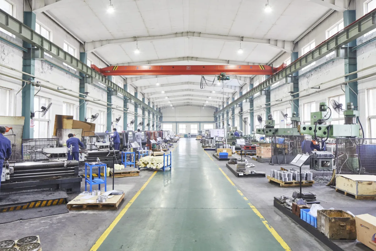 Production hall with machine tools and overhead crane, Shenyang Yuanda Compressor, Shenyang, China, industrial photography by Scanderbeg Sauer