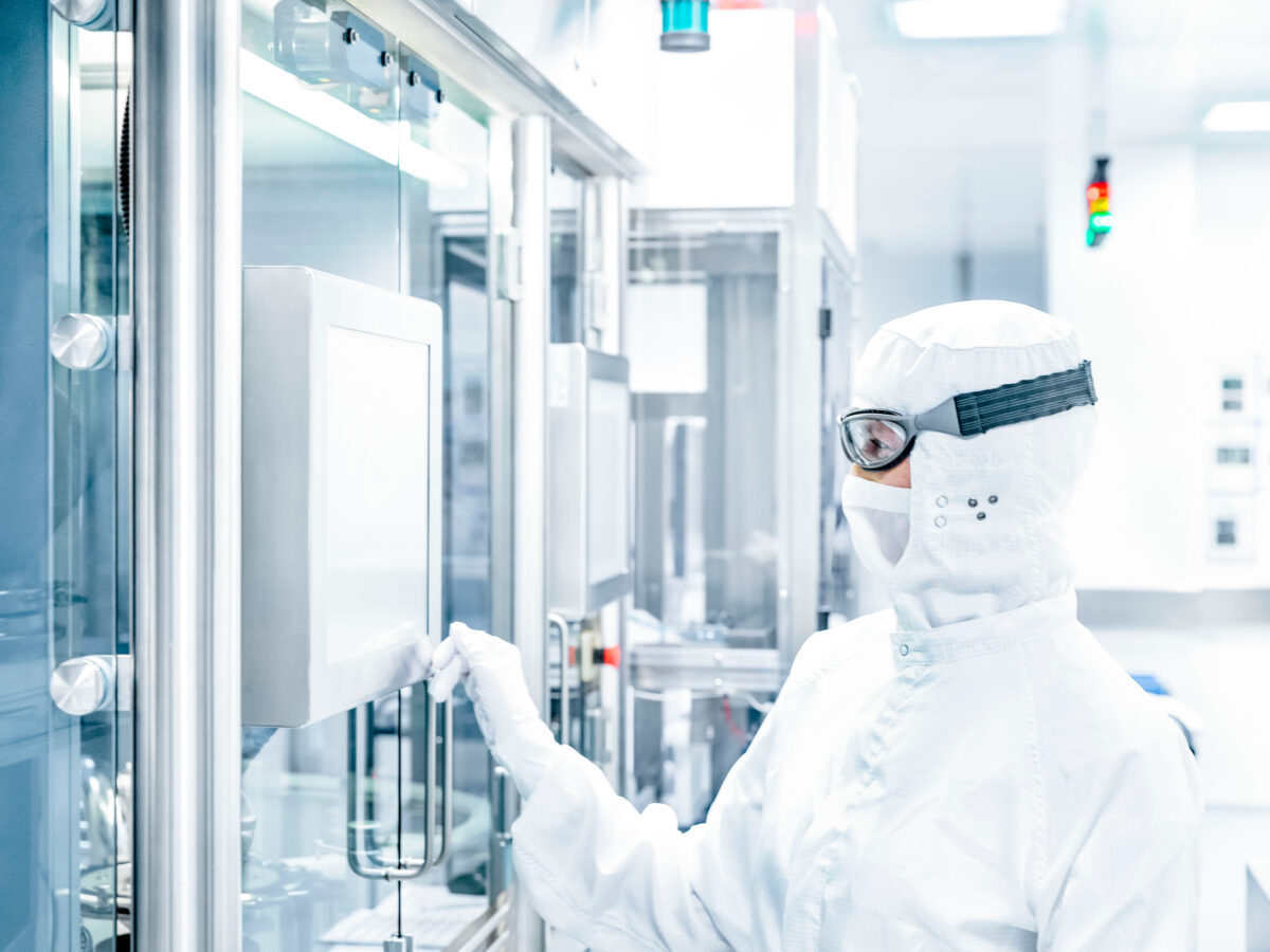 Technician operating cleanroom equipment, Datwyler, Alken, Belgium, industrial photography by Scanderbeg Sauer