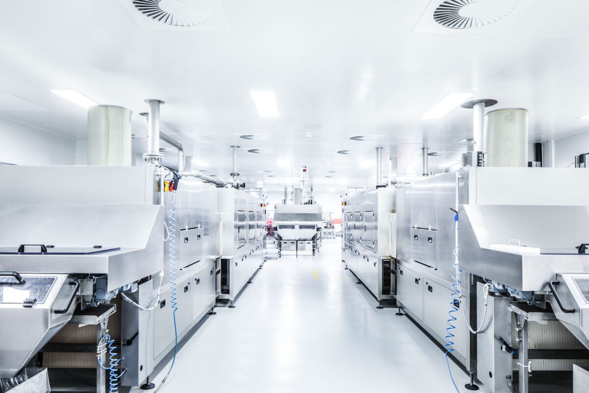 Cleanroom production aisle, Datwyler, Alken, Belgium, industrial photography by Scanderbeg Sauer