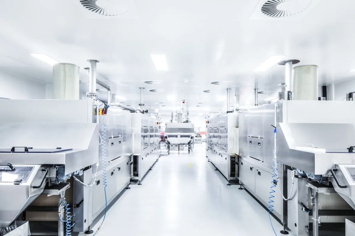 Cleanroom production aisle, Datwyler, Alken, Belgium, industrial photography by Scanderbeg Sauer