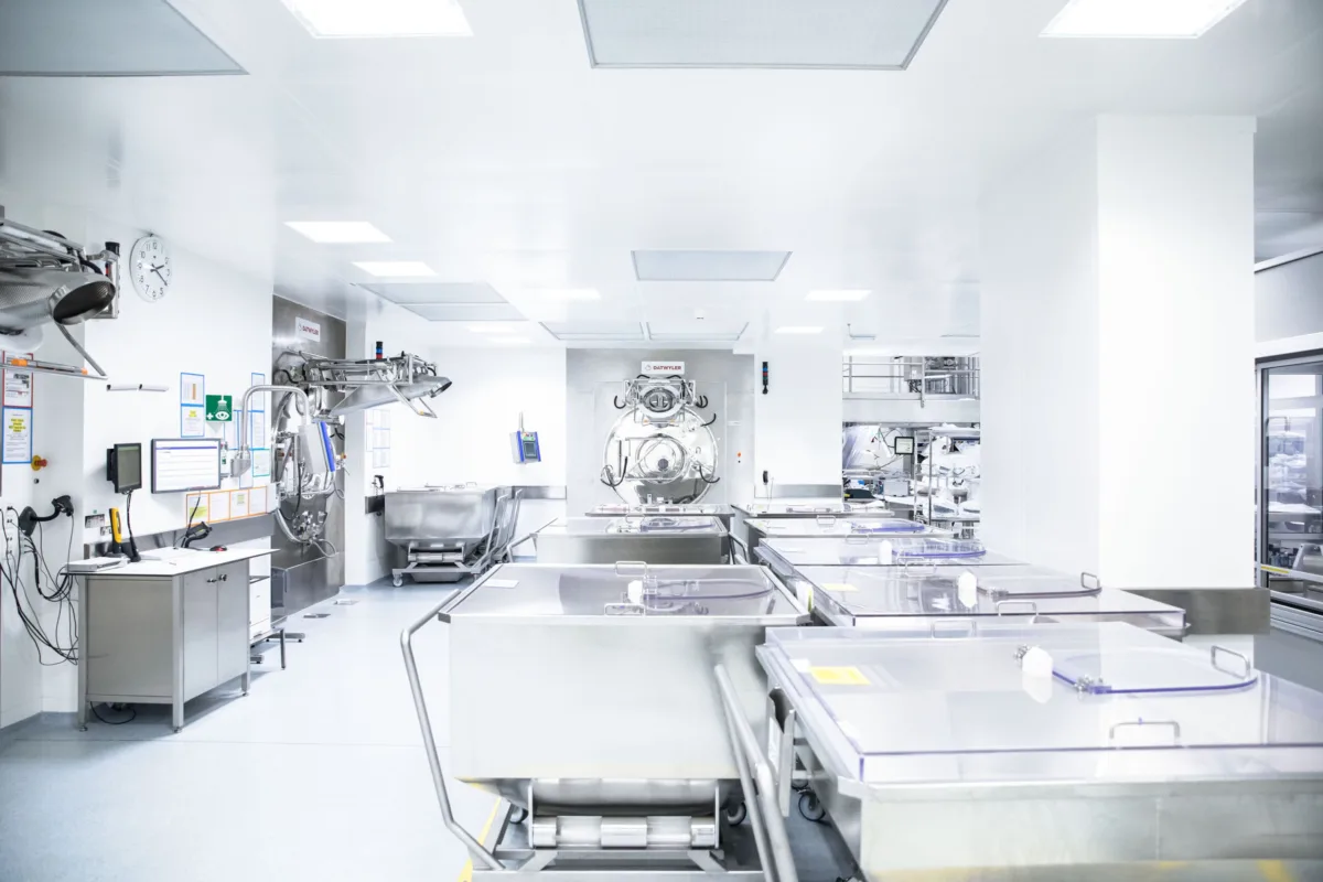 Cleanroom production equipment, Datwyler, Alken, Belgium, industrial photography by Scanderbeg Sauer