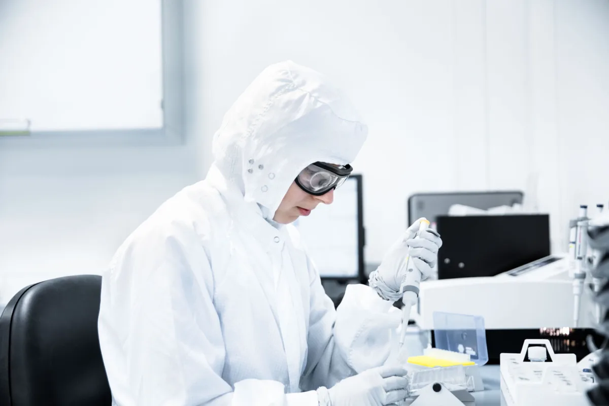Technician at cleanroom workbench, Datwyler, Alken, Belgium, industrial photography by Scanderbeg Sauer