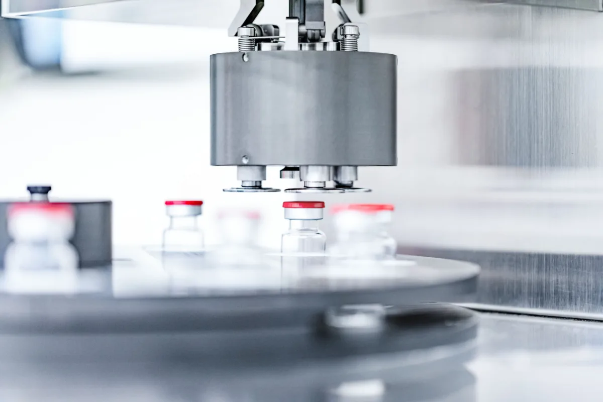 Vial filling and capping line, Datwyler, Alken, Belgium, industrial photography by Scanderbeg Sauer