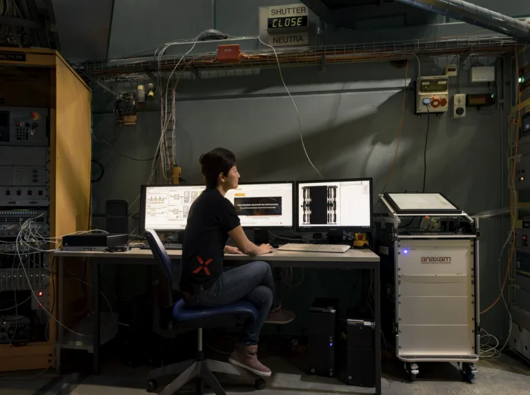 Scientific photography, researcher at control workstation, ANAXAM Villigen, by Scanderbeg Sauer