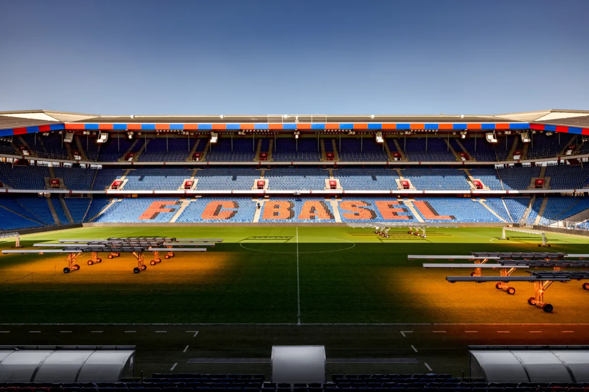 Employer Branding Fotografie ISS Schweiz, St. Jakob-Park Basel, von Scanderbeg Sauer