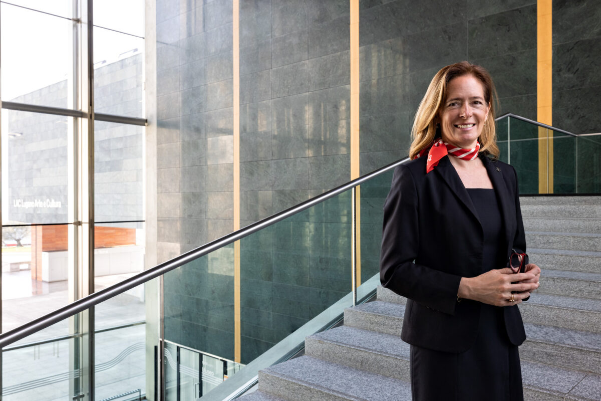 Employer Branding Fotografie ISS Schweiz, Mitarbeiterin Portrait LAC Lugano, von Scanderbeg Sauer