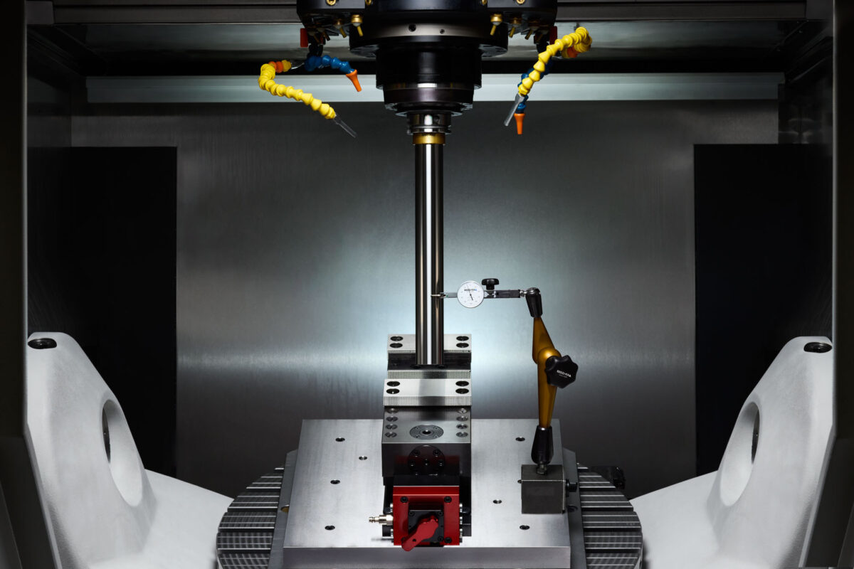 CNC-Fräskopf bei Rego-Fix Tenniken, Industriefotografie von Scanderbeg Sauer
