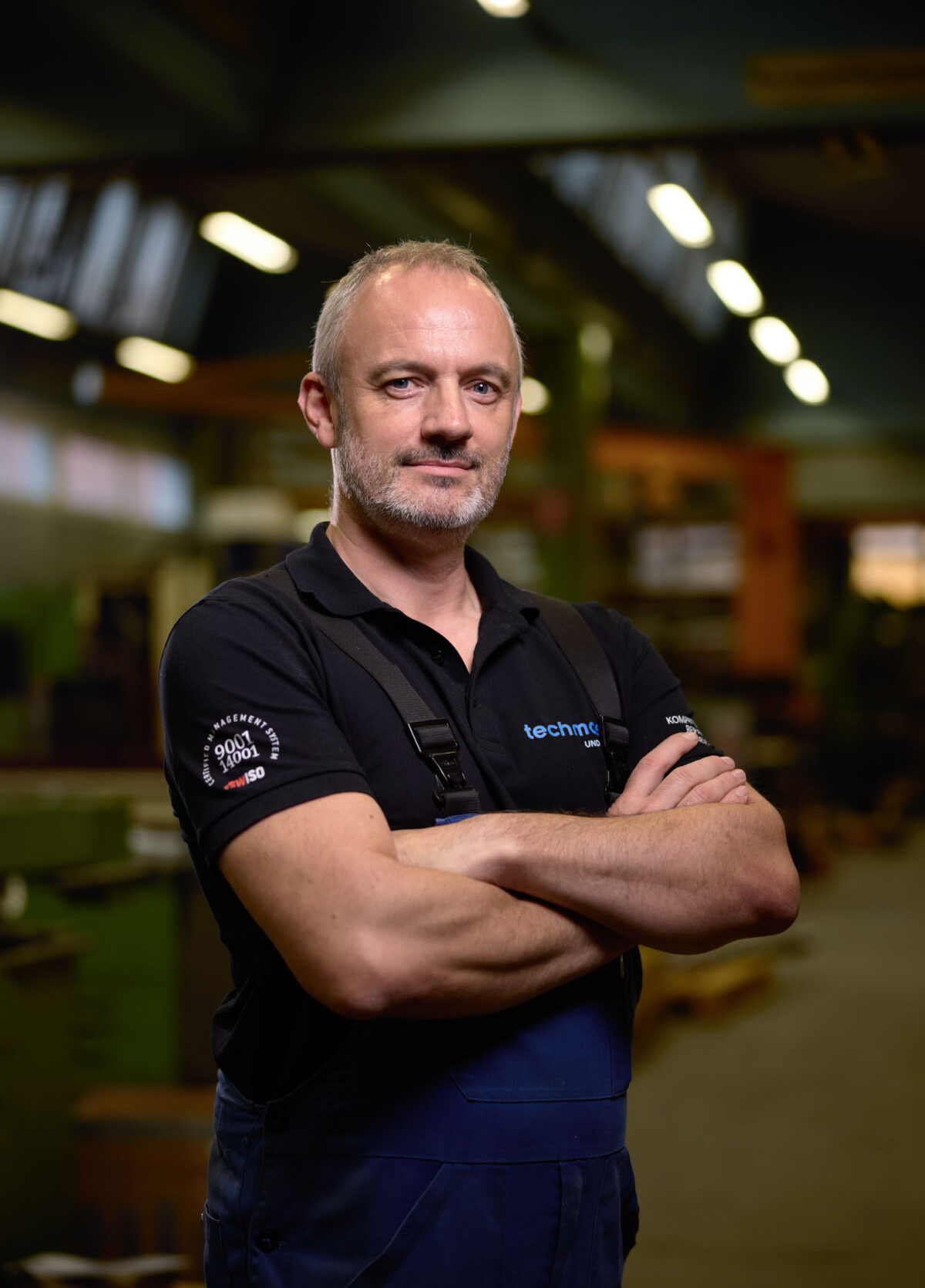 Mitarbeiterportrait in der Werkstatt, Techmosim Muttenz, Industriefotografie von Scanderbeg Sauer