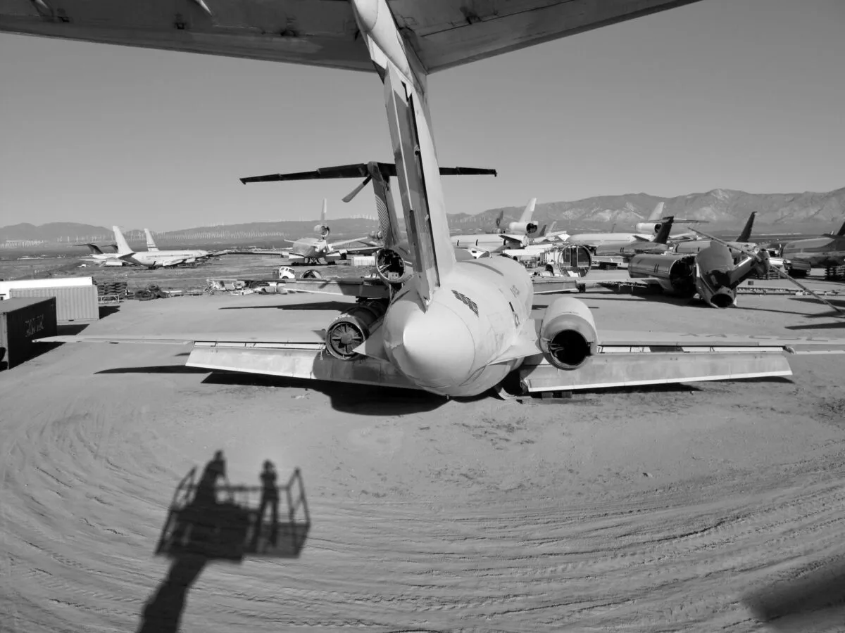 Scanderbeg Sauer photographing on the Mojave airfield, behind the scenes DECOMMISSIONED