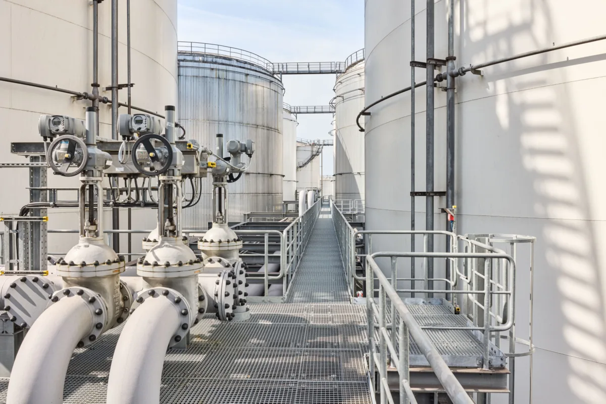 Industrial plant with tanks and pipework at Ambrian Energy Bremen, industrial photography by Scanderbeg Sauer