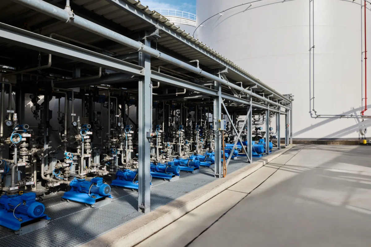 Outdoor industrial plant with pipework at Ambrian Energy Bremen, industrial photography by Scanderbeg Sauer