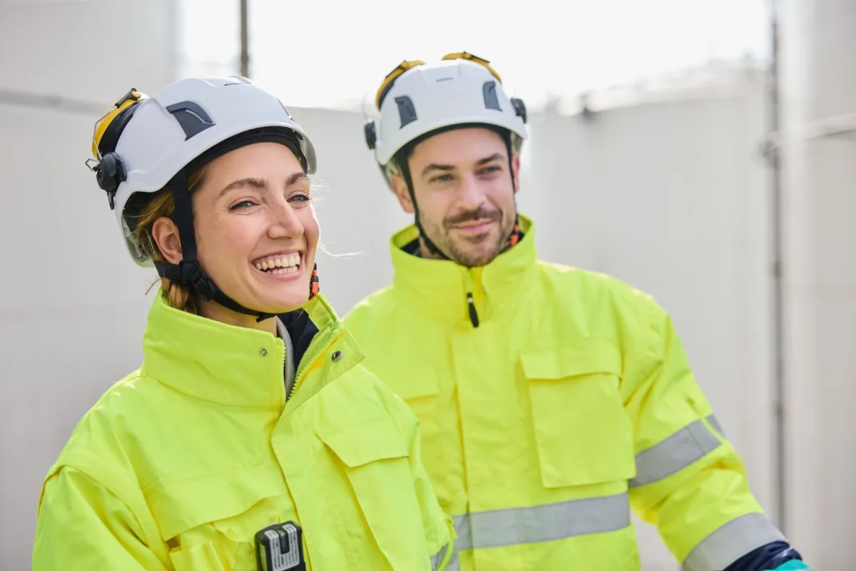 Two workers in protective gear on location, Ambrian Energy Bremen, corporate photography by Scanderbeg Sauer