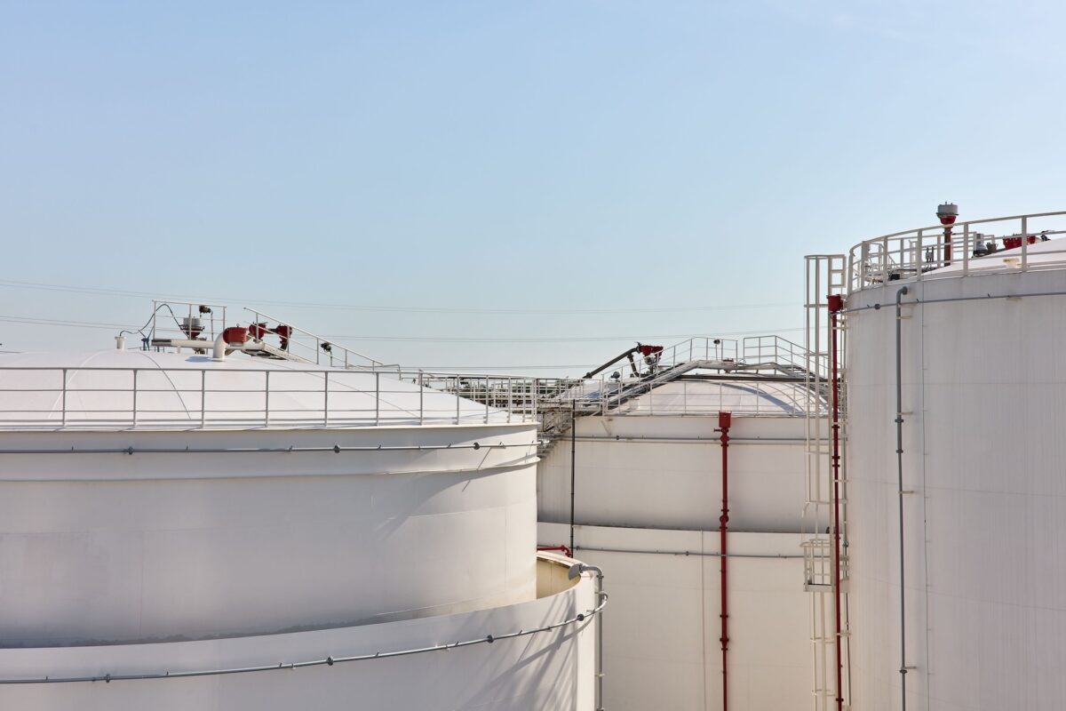 Industrial photography of Ambrian Energy storage tanks in Bremen by Scanderbeg Sauer