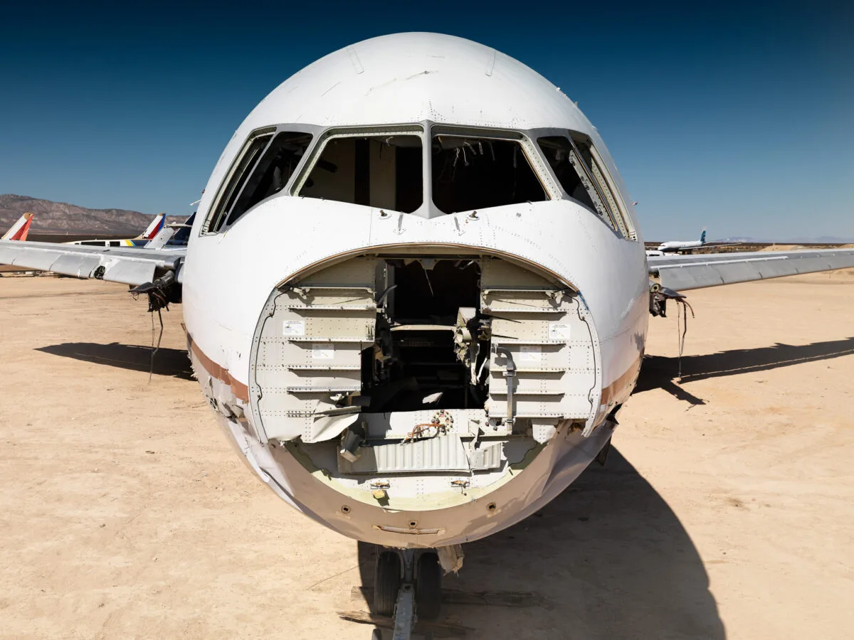 Decommissioned aircraft, Mojave Desert, fine art photography Scanderbeg Sauer – DECOMMISSIONED LGW-MAD