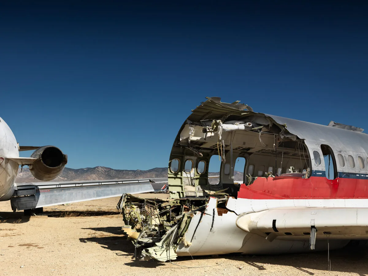 Decommissioned aircraft, Mojave Desert, fine art photography Scanderbeg Sauer – DECOMMISSIONED SAN-PHX