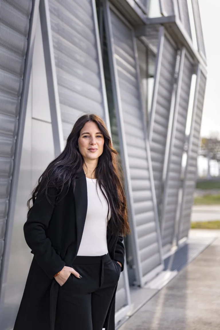 Mitarbeiterportrait Employer Branding bei ISS Schweiz, Unternehmensfotografie von Scanderbeg Sauer