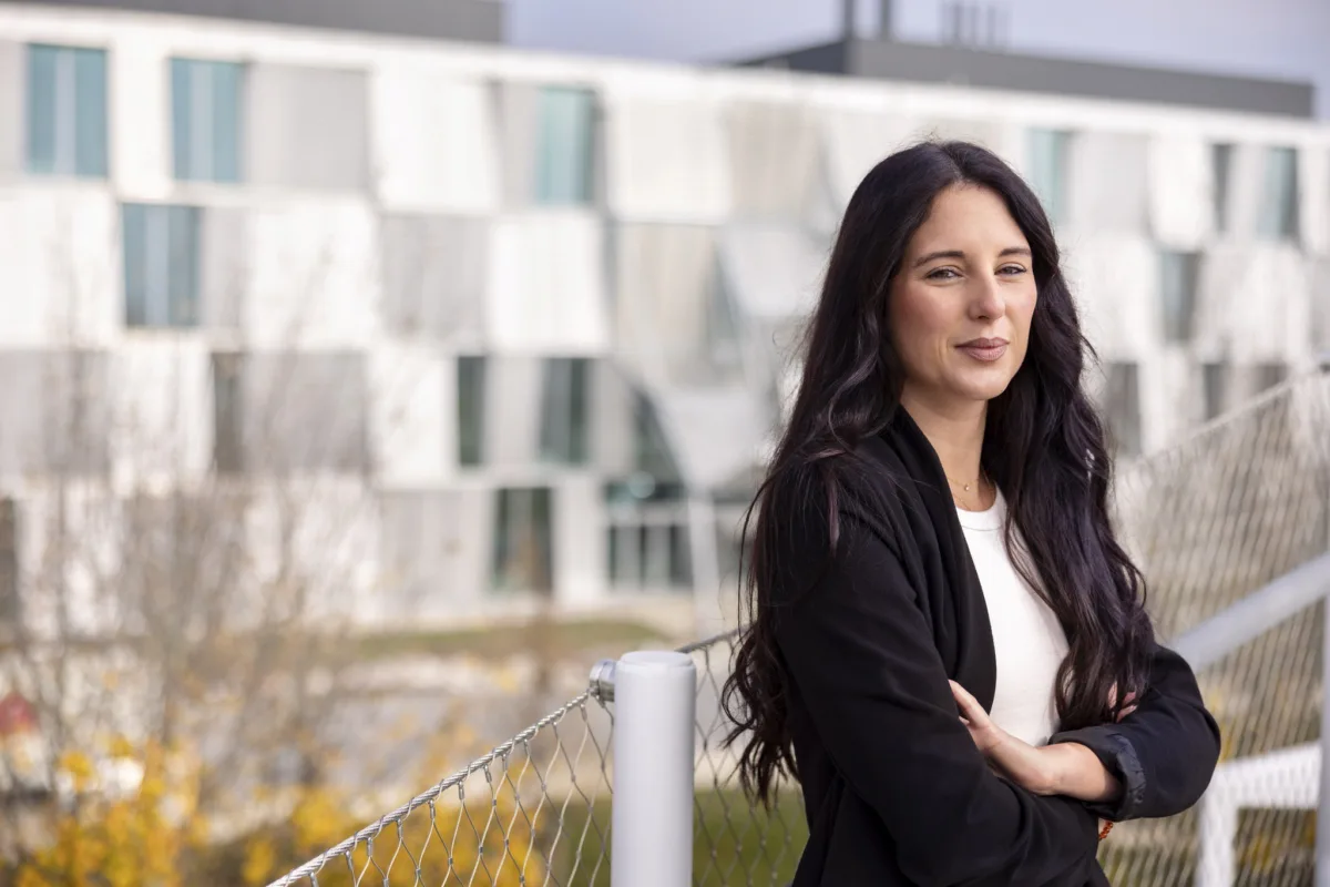 Mitarbeiterportrait Employer Branding bei ISS Schweiz, Unternehmensfotografie von Scanderbeg Sauer