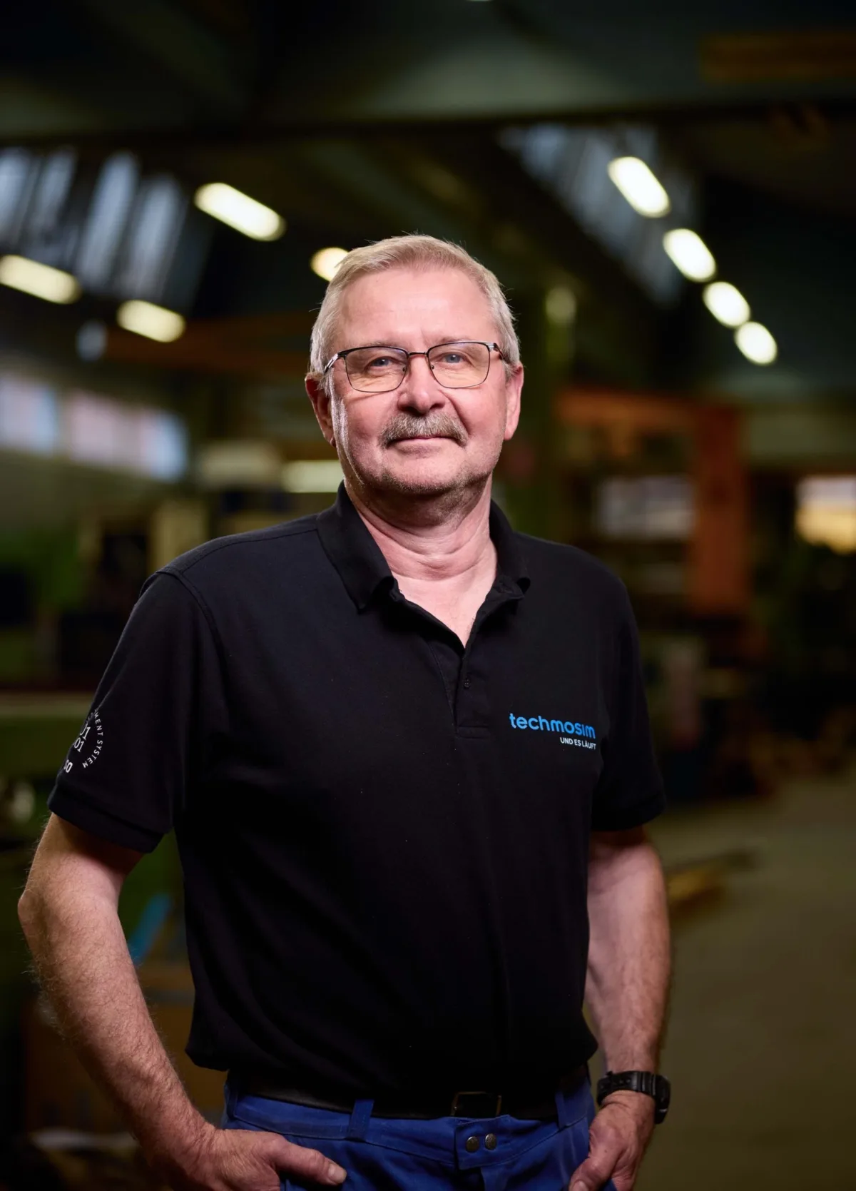 Mitarbeiterportrait in der Werkstatt, Techmosim Muttenz, Industriefotografie von Scanderbeg Sauer